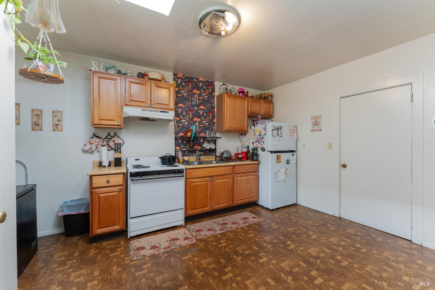 38 S Main Street Willits CA 95490
