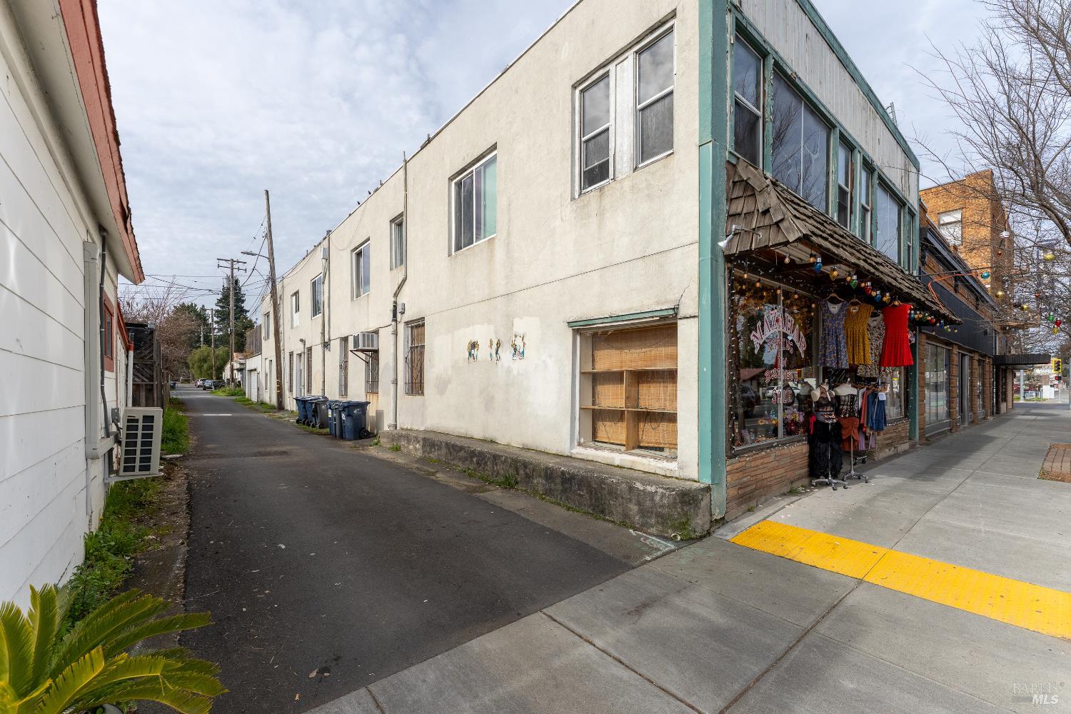 38 S Main Street Willits CA 95490