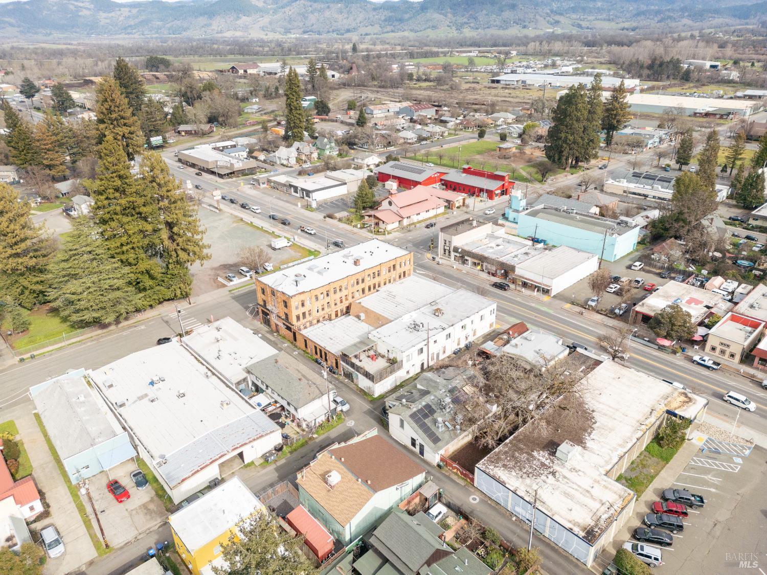 38 S Main Street Willits CA 95490