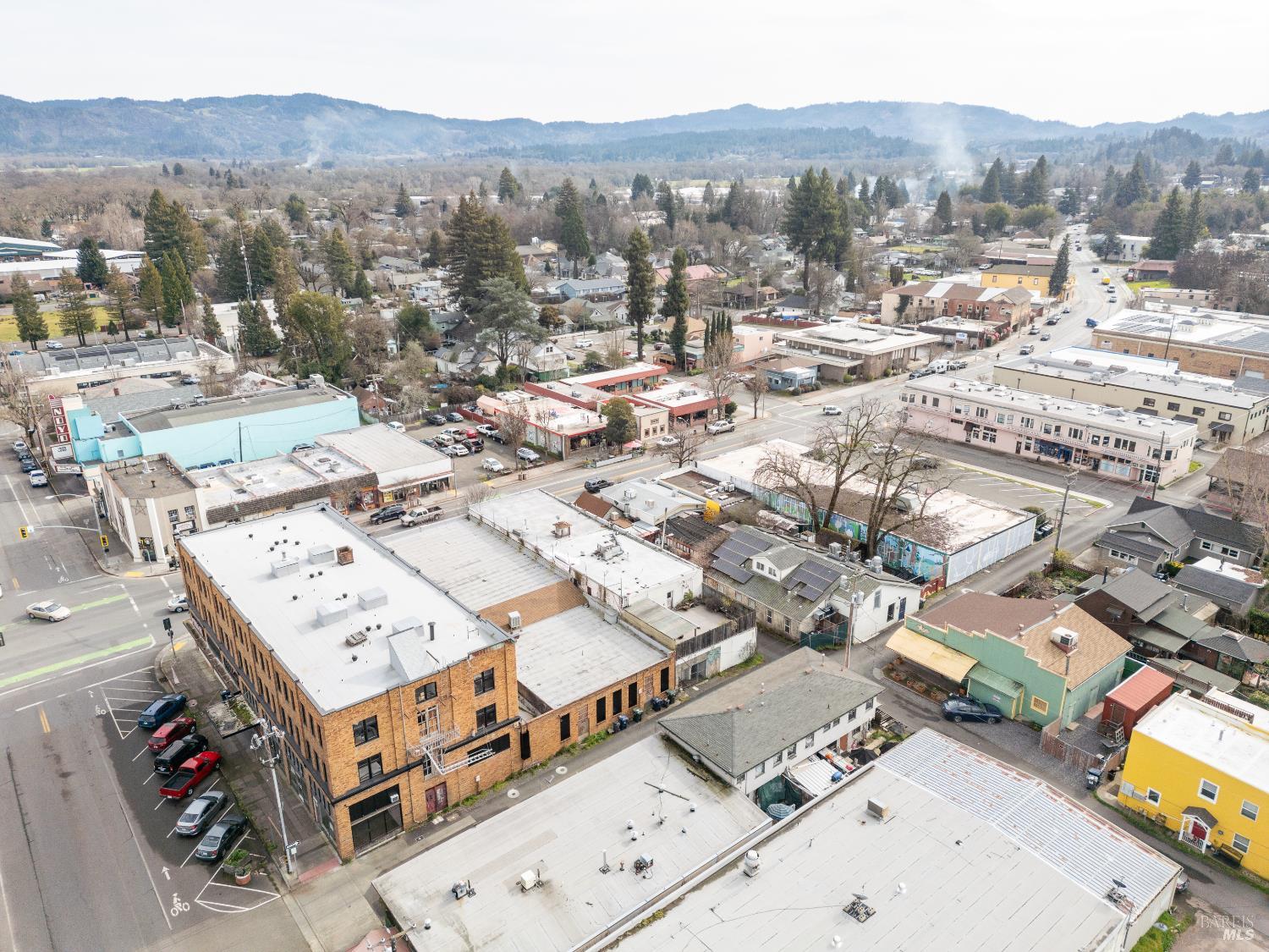 38 S Main Street Willits CA 95490