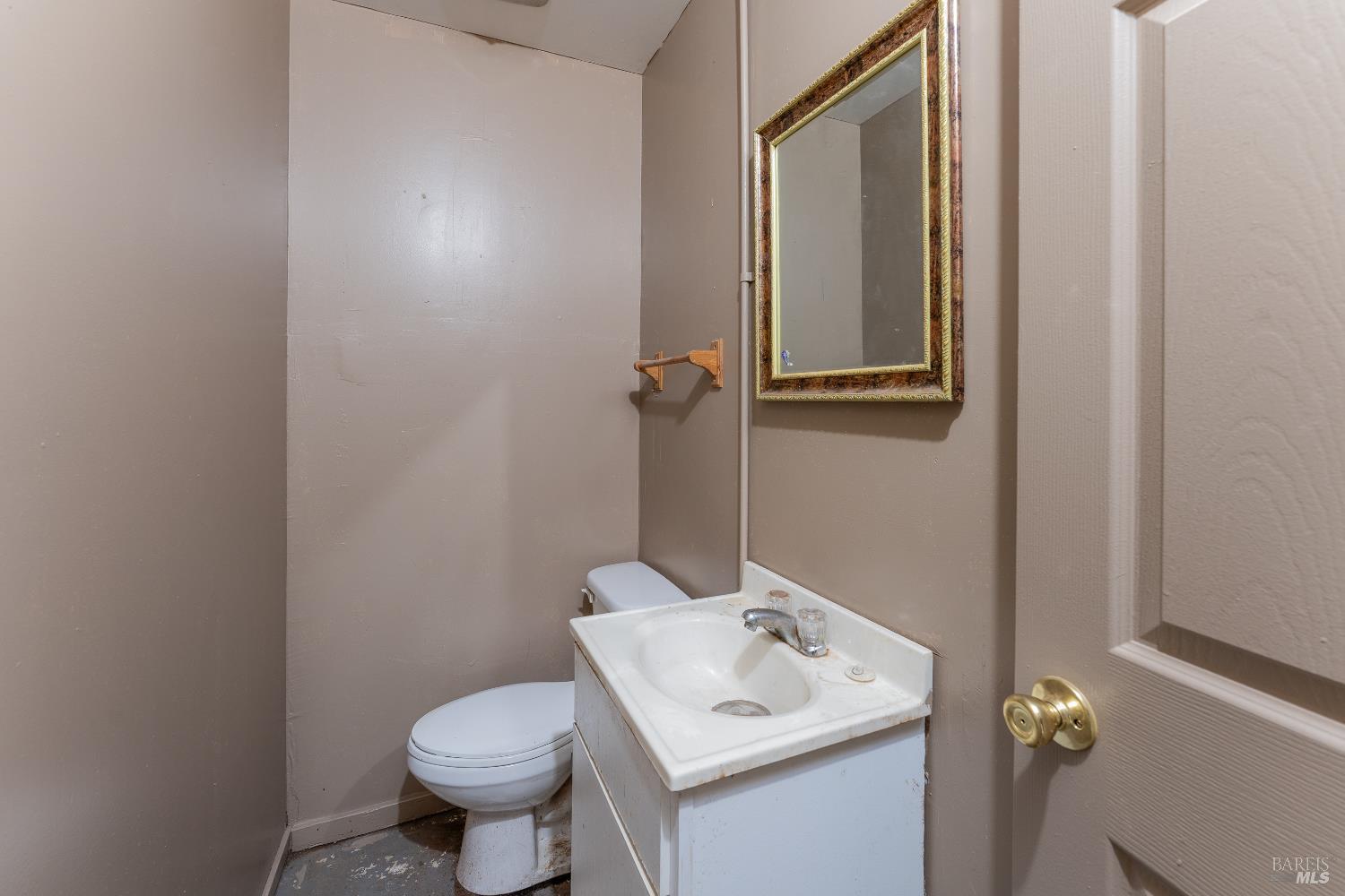 38 S Main Street Willits CA 95490