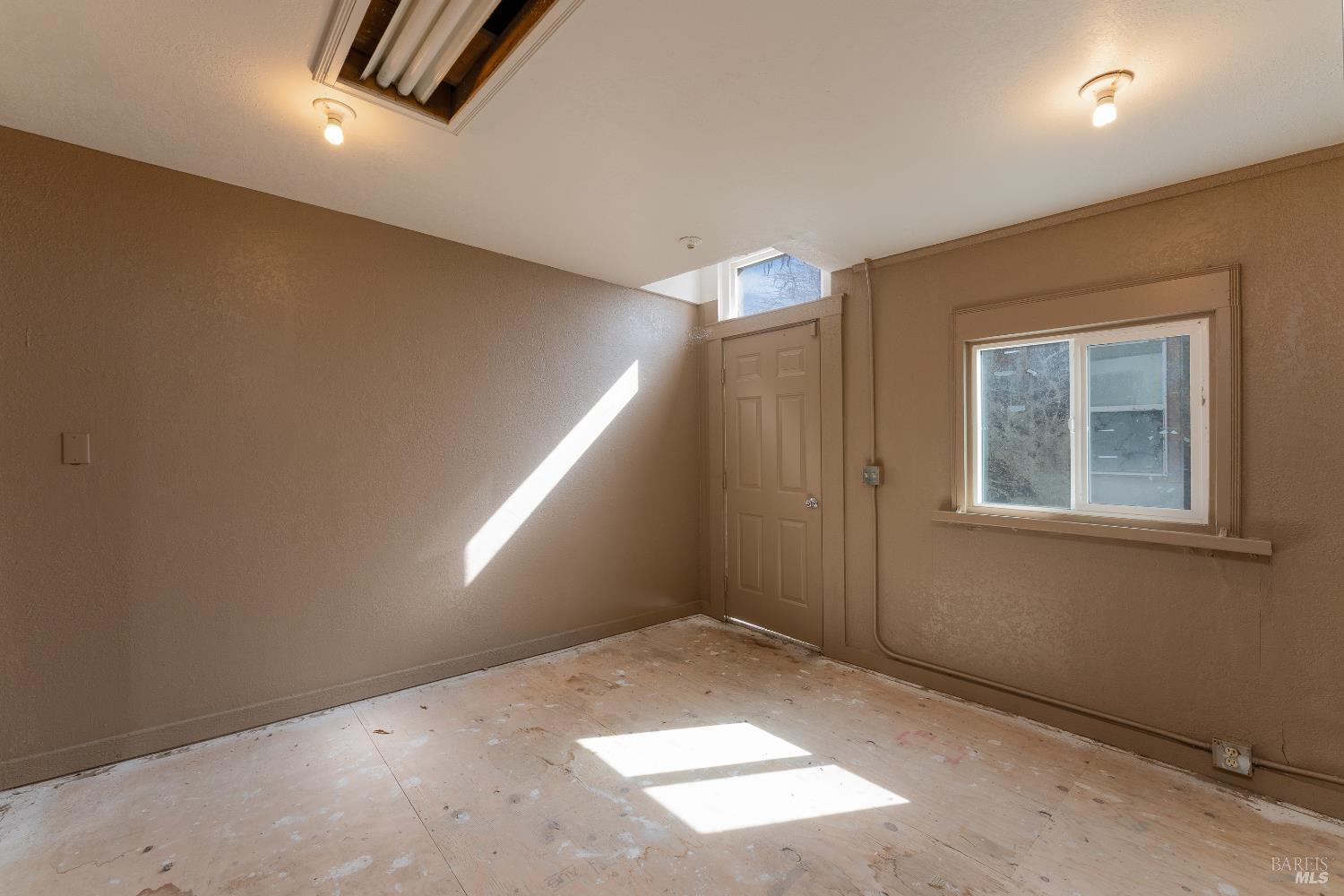 38 S Main Street Willits CA 95490