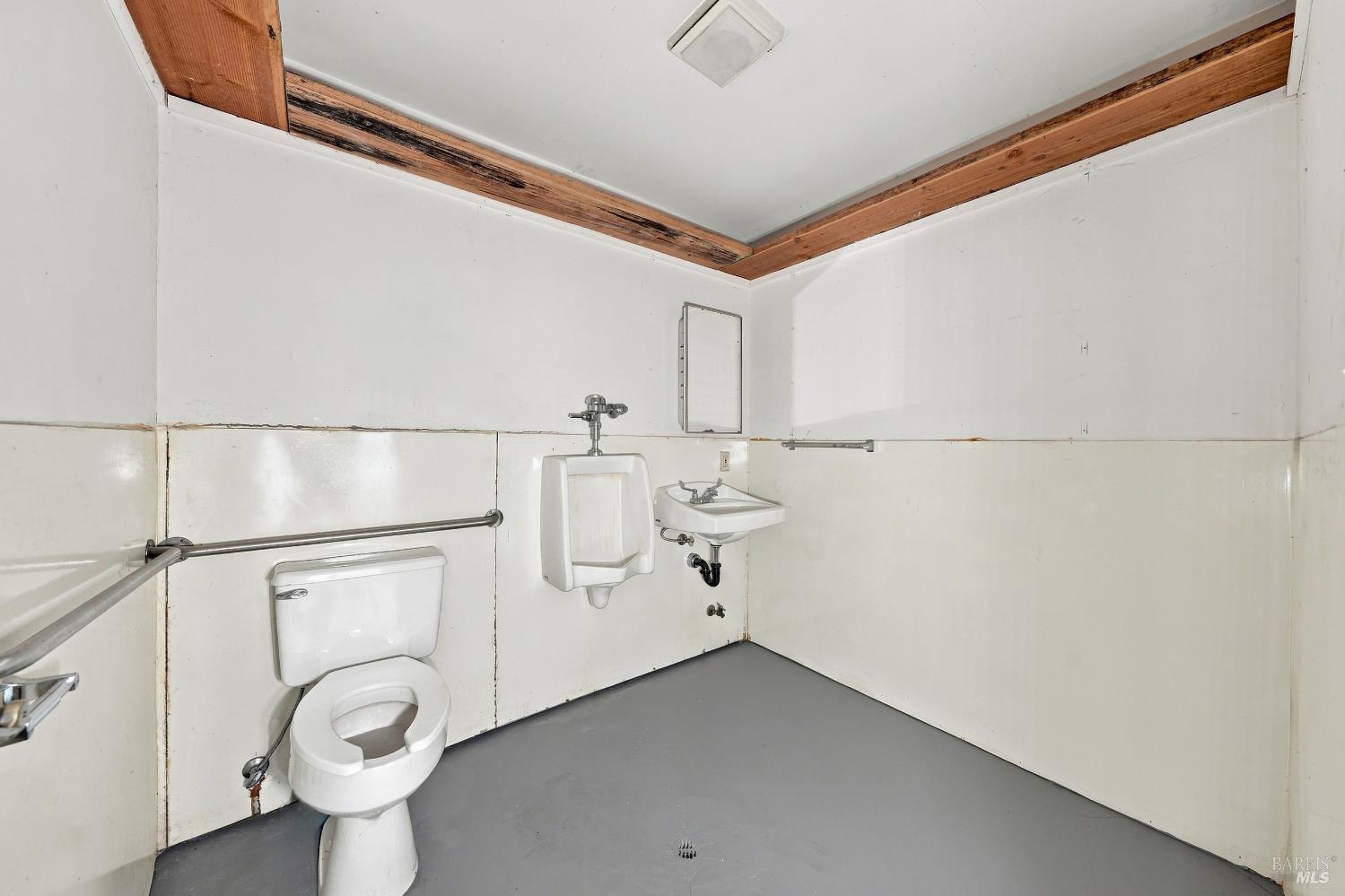 5147 W State Highway 20 Highway Upper Lake CA 95485