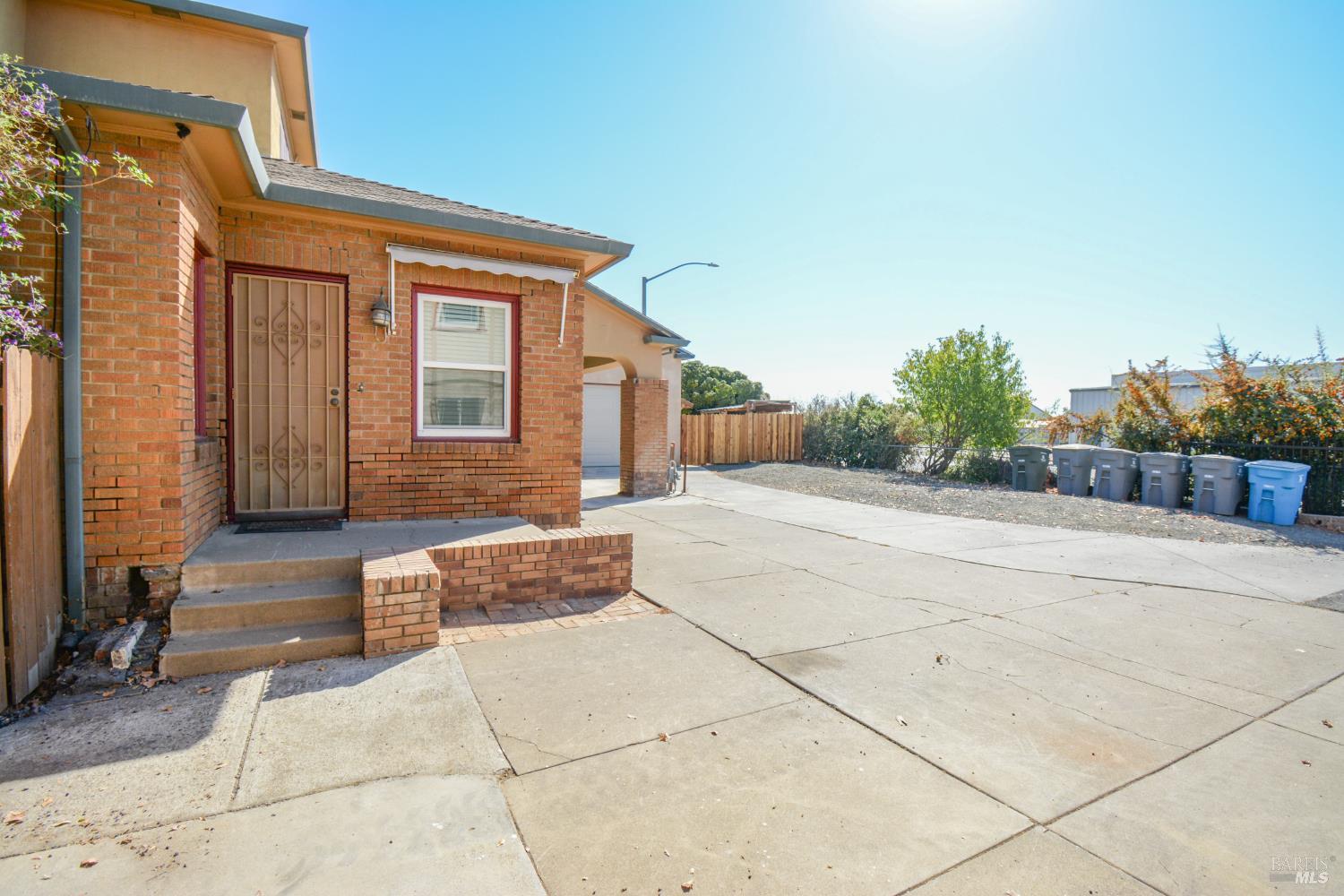 811 N First Street Dixon CA 95620