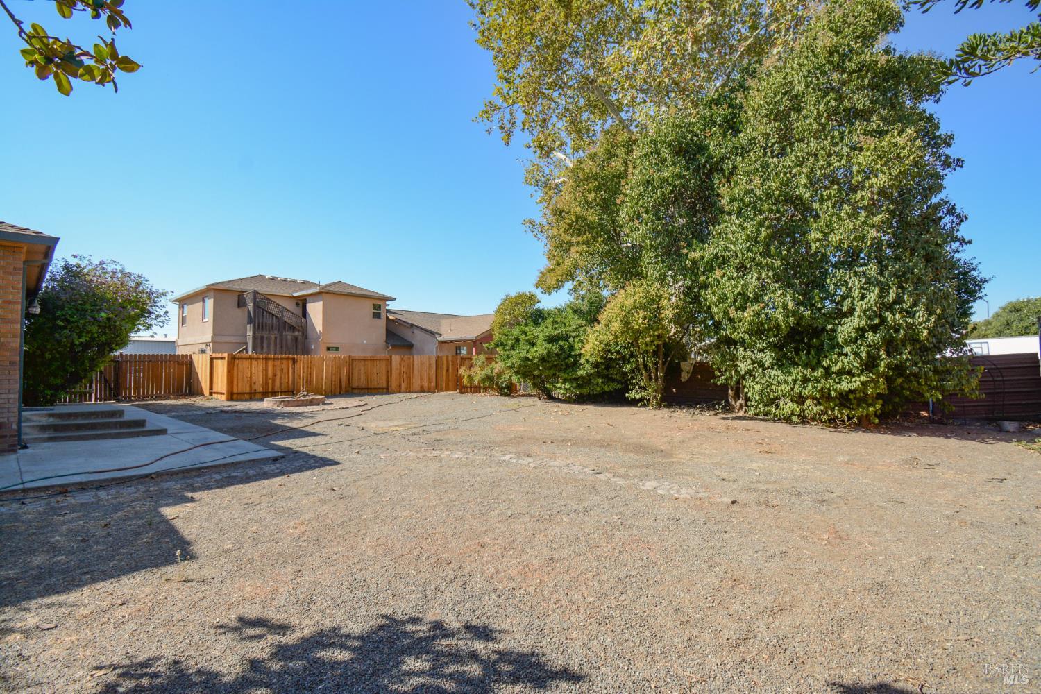 811 N First Street Dixon CA 95620