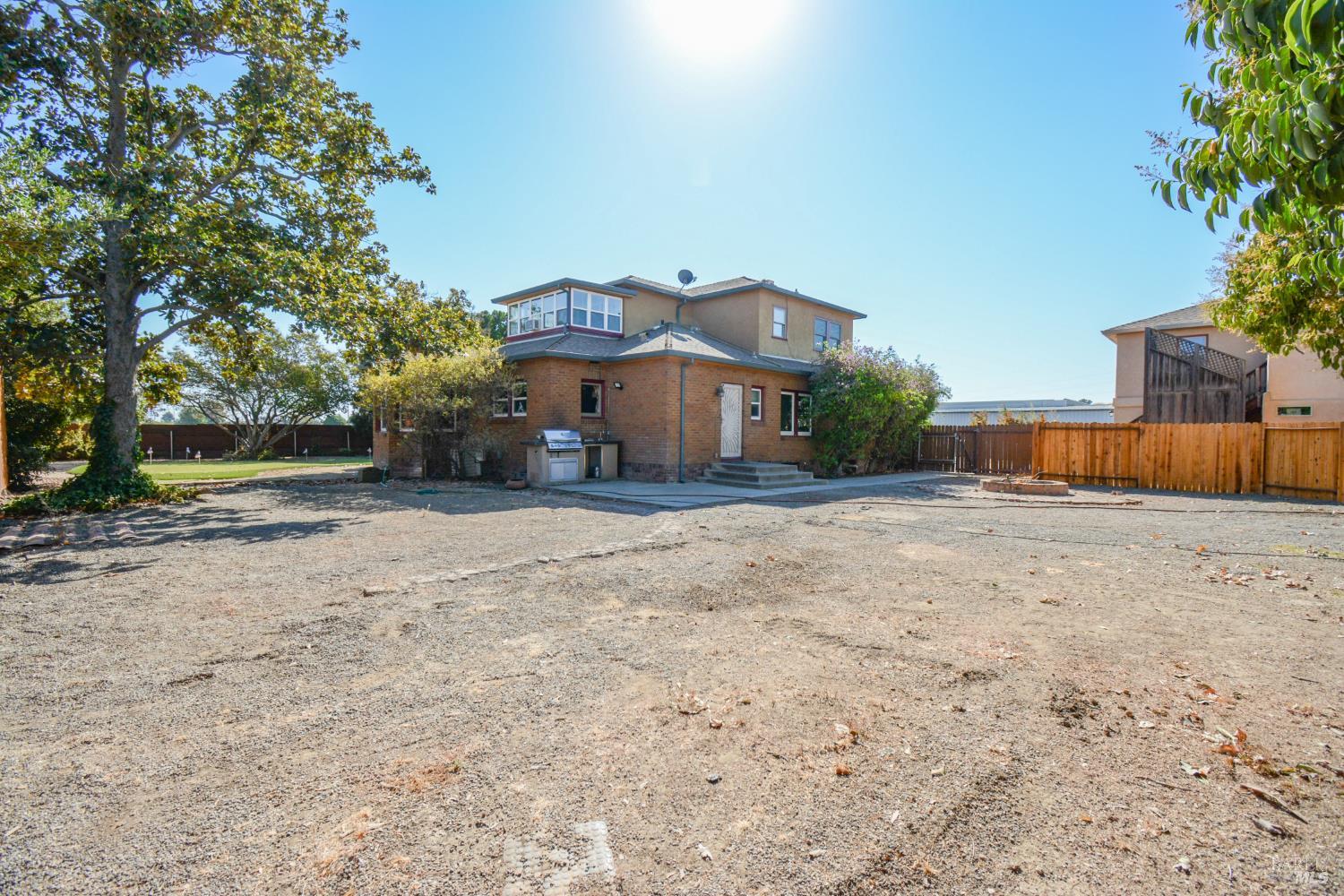 811 N First Street Dixon CA 95620