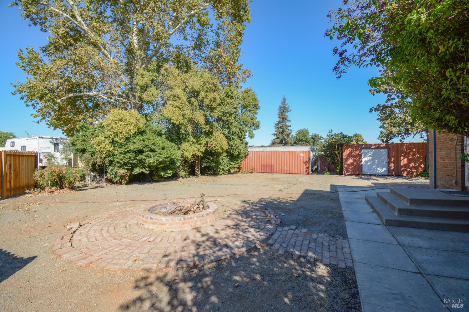 811 N First Street Dixon CA 95620