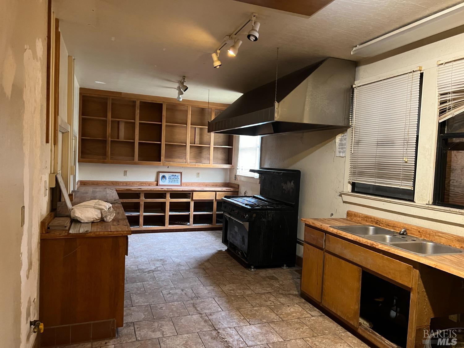 330 S Main Street Willits CA 95490