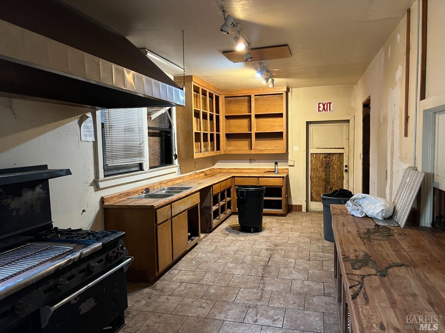 330 S Main Street Willits CA 95490