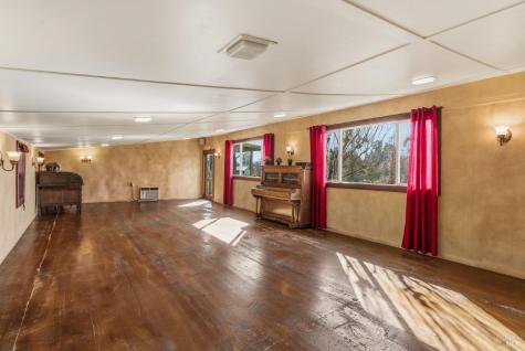 5186-5220 Highway 116 Highway S Sebastopol CA 95472