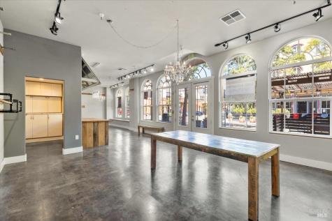 9061 Windsor Road Windsor CA 95492