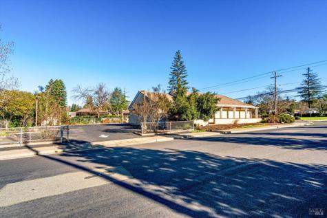 1105 University Street Healdsburg CA 95448