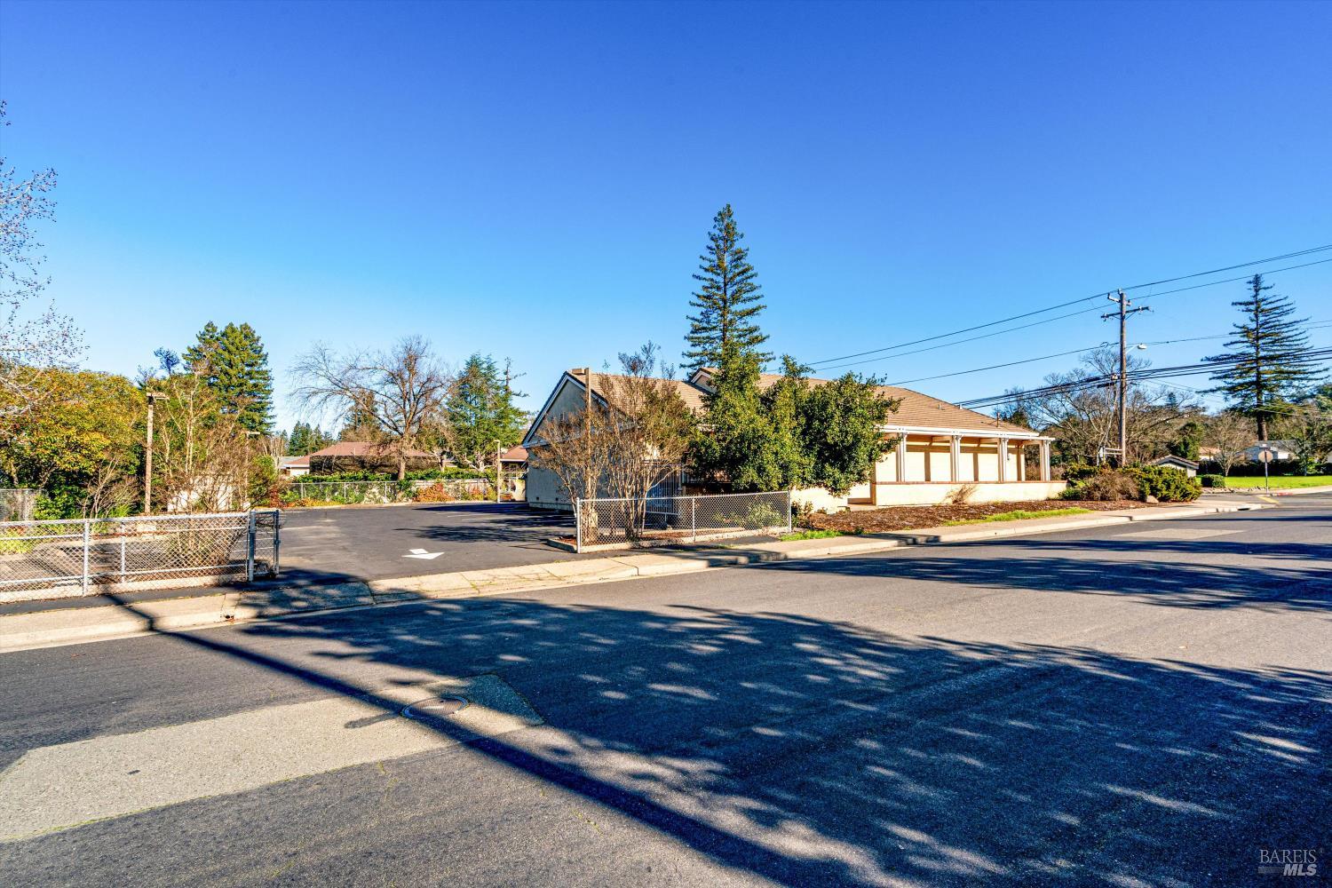 1105 University Street Healdsburg CA 95448