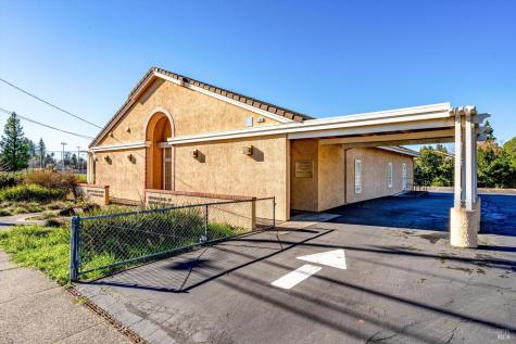 1105 University Street Healdsburg CA 95448
