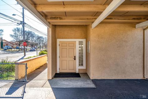 1105 University Street Healdsburg CA 95448