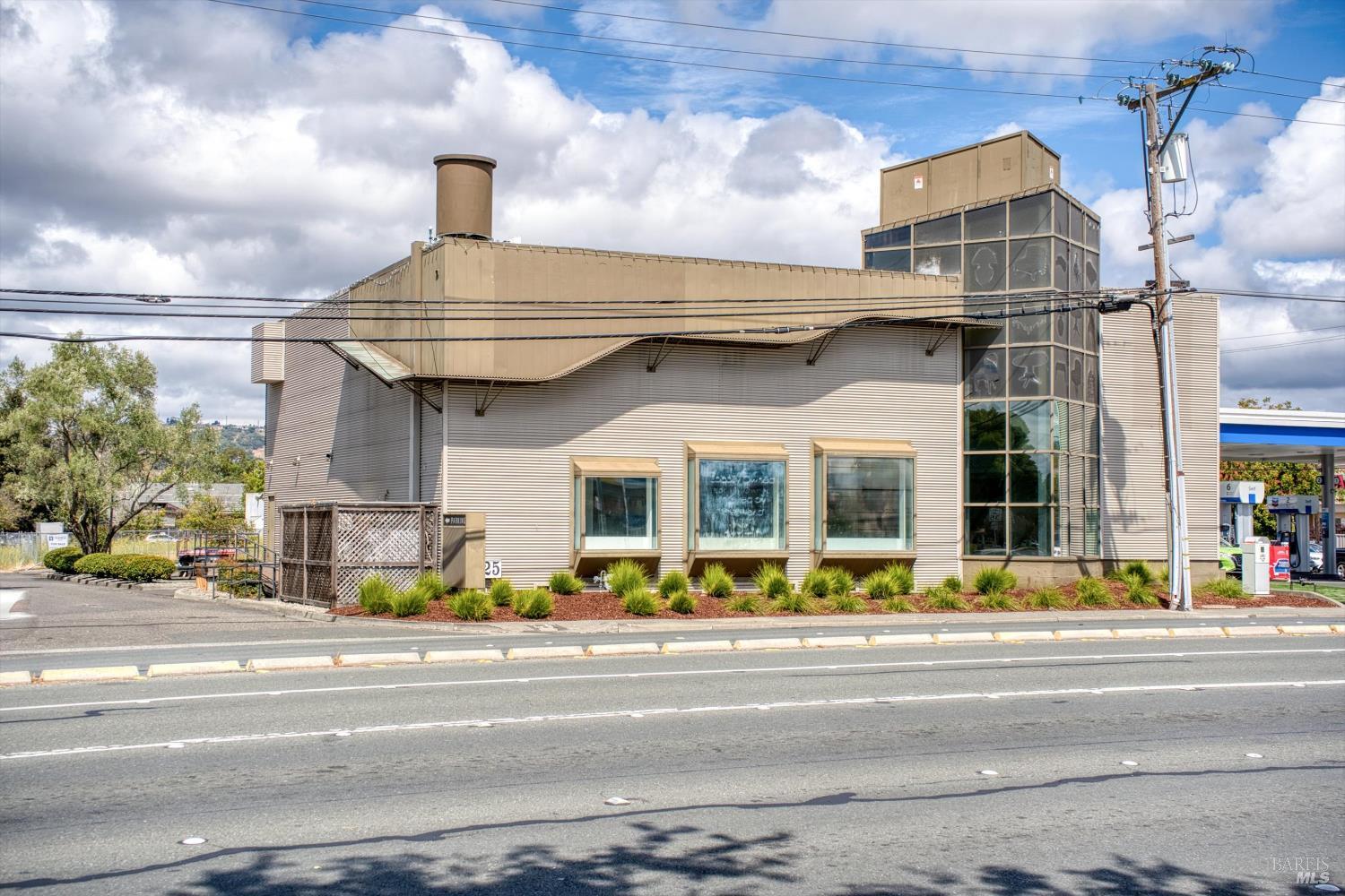 1125 W Steele Lane Santa Rosa CA 95403