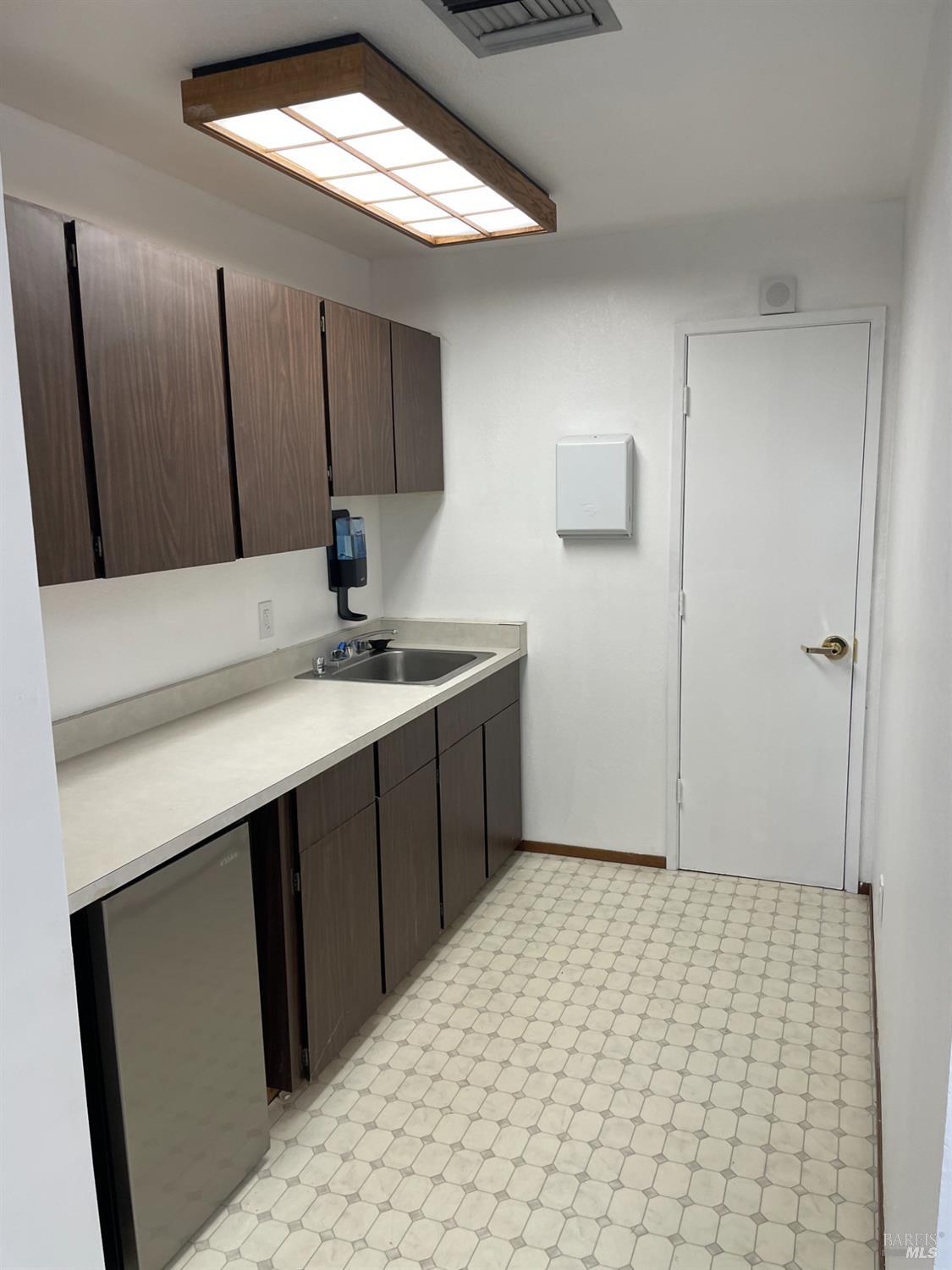 455-B March Avenue Healdsburg CA 95448