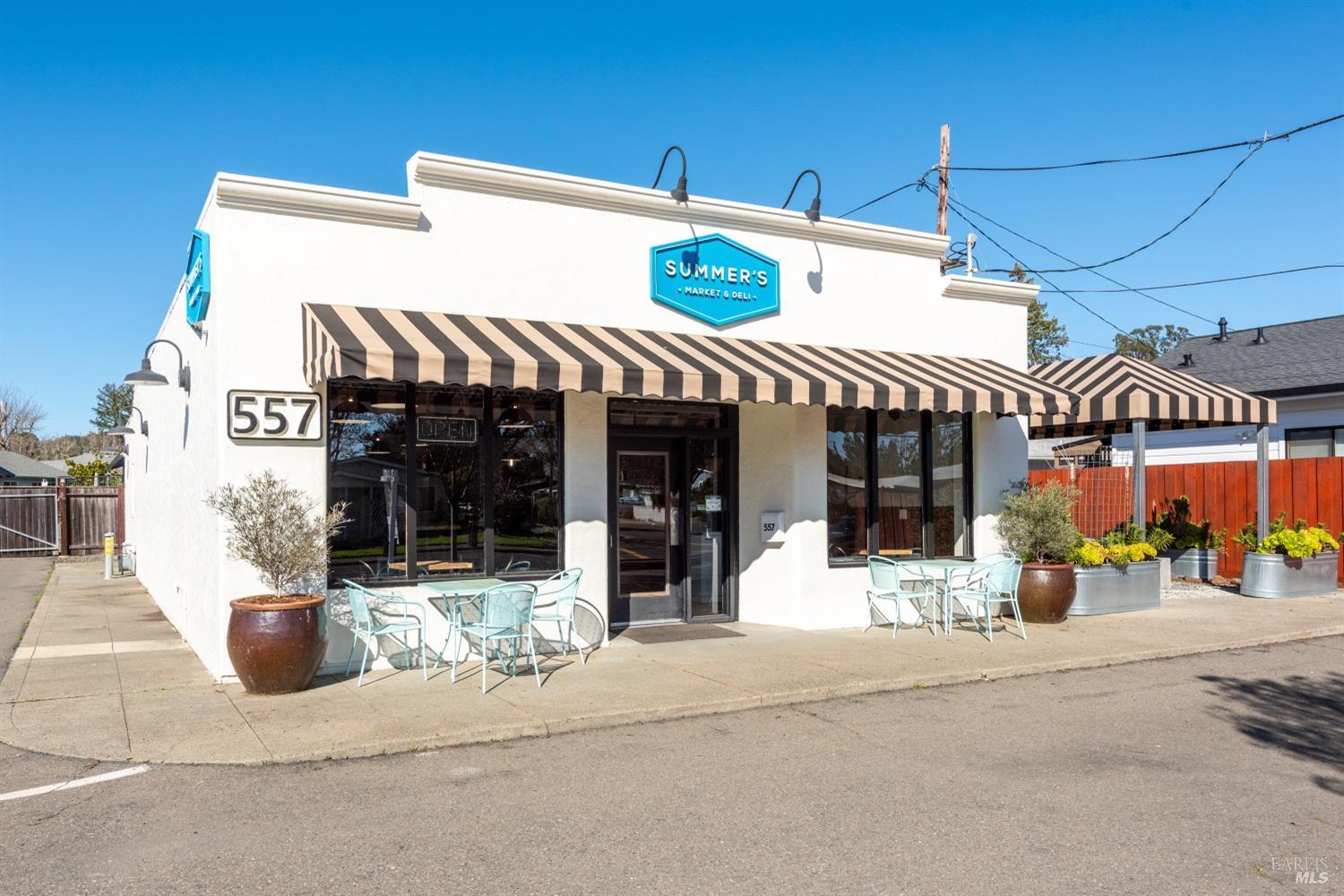 557 Powell Avenue Healdsburg CA 95448