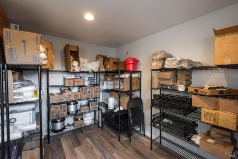 557 Powell Avenue Healdsburg CA 95448