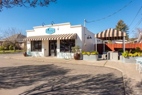 557 Powell Avenue Healdsburg CA 95448