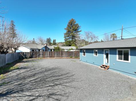 557 Powell Avenue Healdsburg CA 95448