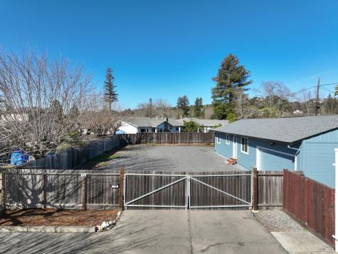 557 Powell Avenue Healdsburg CA 95448