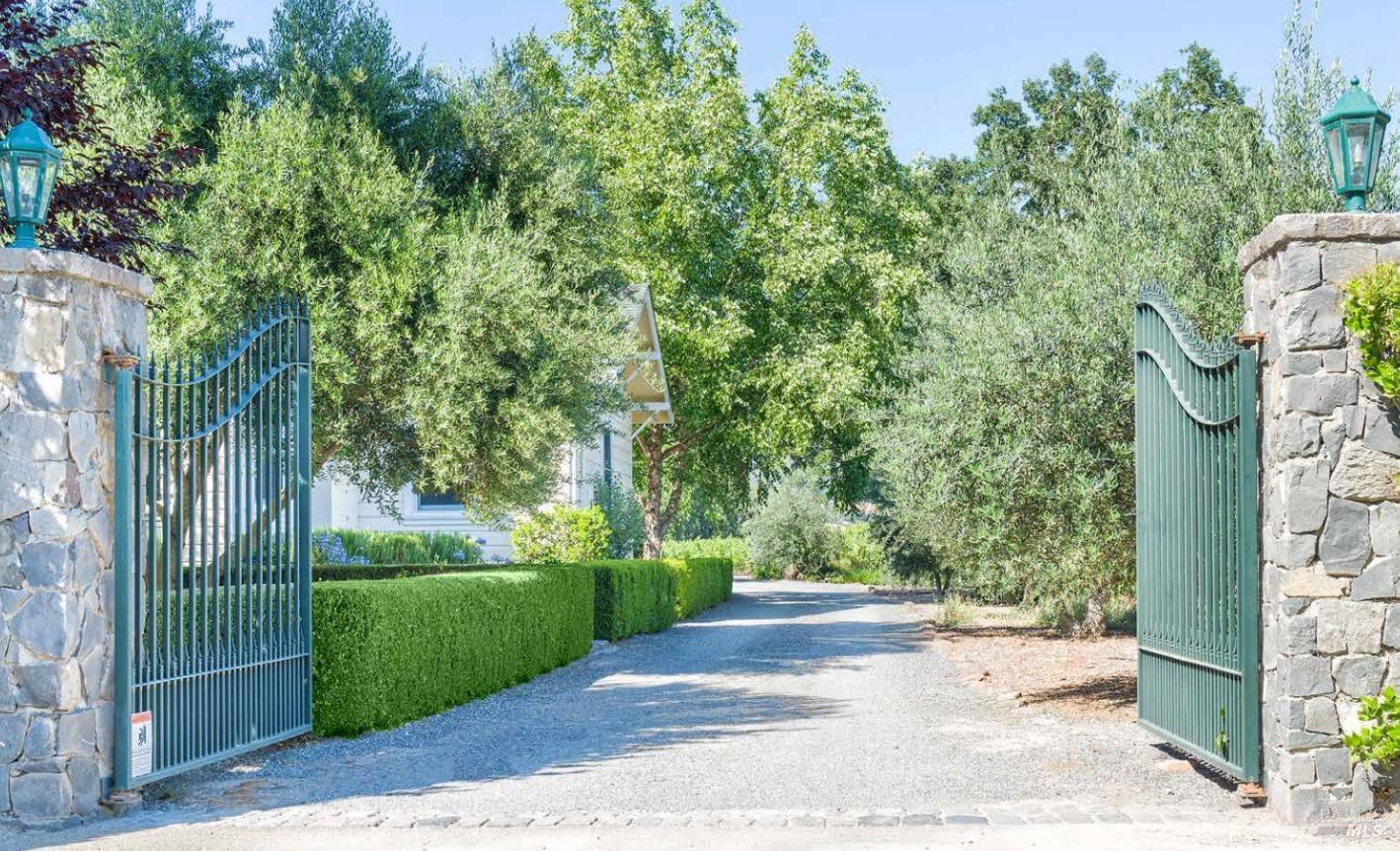 5566 Highway 128 Highway Geyserville CA 95441