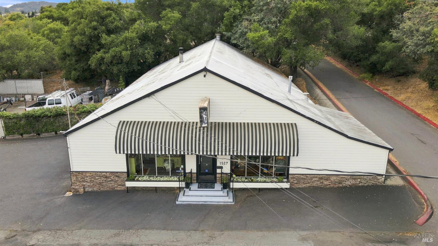 1527 Silverado Trail Napa CA 94559