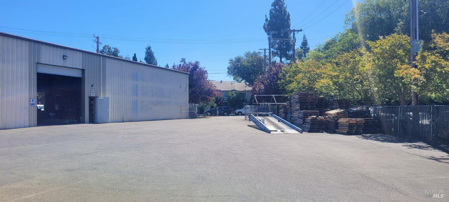 33 S University Street S Healdsburg CA 95448