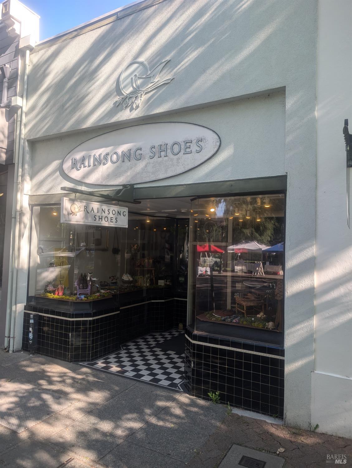 117 Plaza Street Healdsburg CA 95448