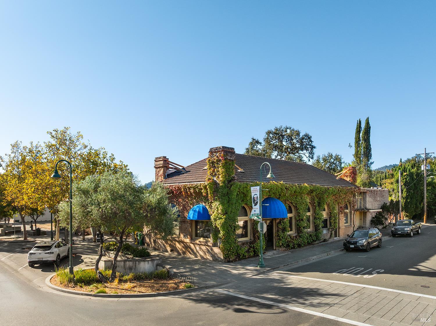 131 N Cloverdale Boulevard Cloverdale CA 95425