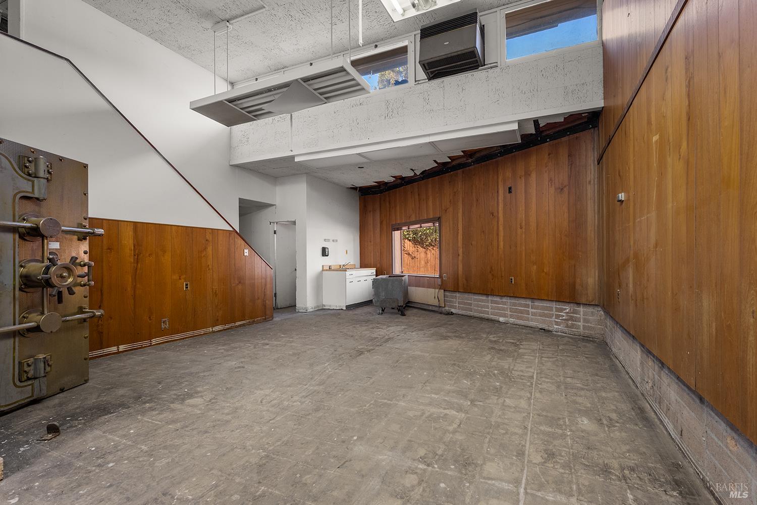 131 N Cloverdale Boulevard Cloverdale CA 95425