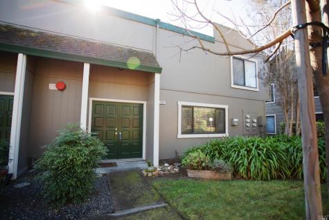 958 Santa Cruz Way Rohnert Park CA 94928