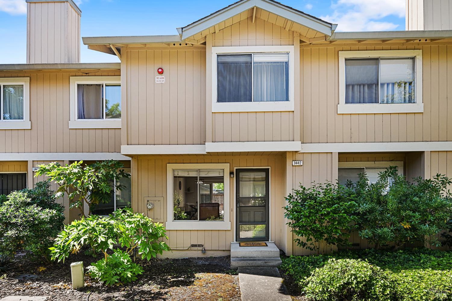 1442 Gold Way Rohnert Park CA 94928
