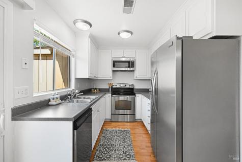 1442 Gold Way Rohnert Park CA 94928