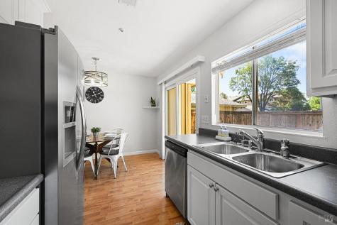 1442 Gold Way Rohnert Park CA 94928