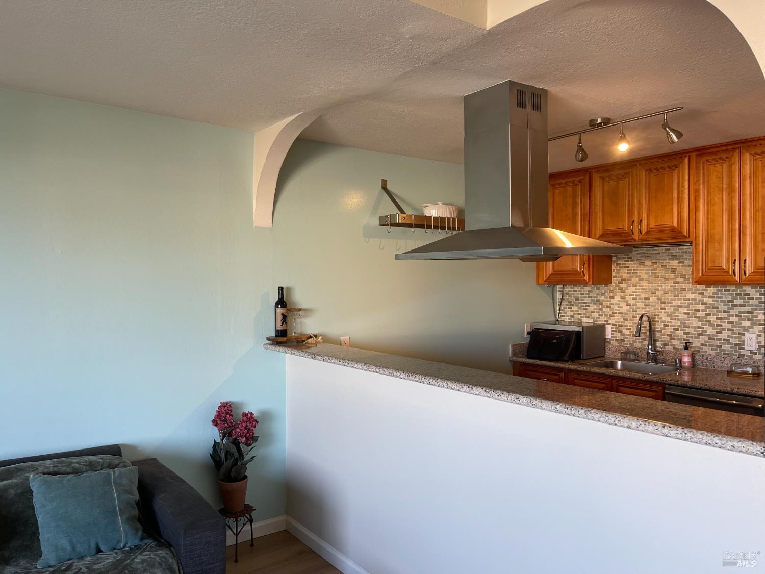 1 Embarcadero W Oakland CA 94607