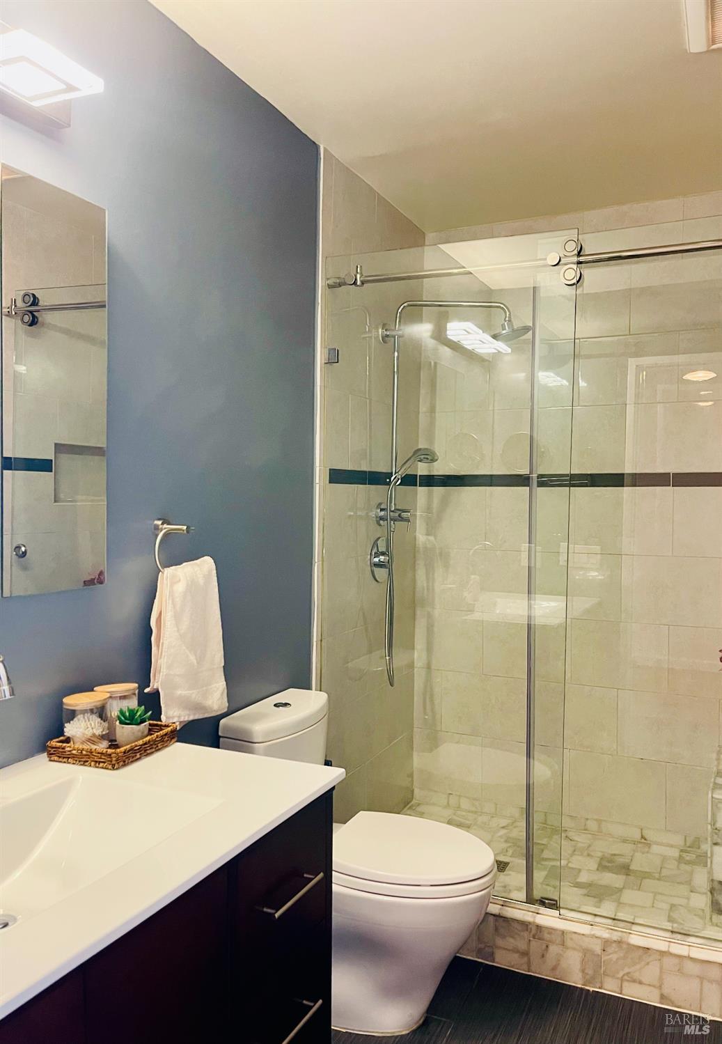 1 Embarcadero W Oakland CA 94607