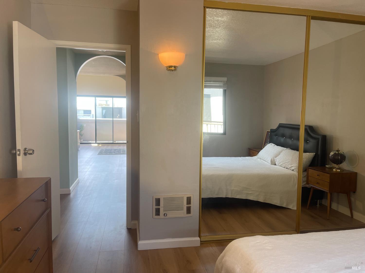 1 Embarcadero W Oakland CA 94607