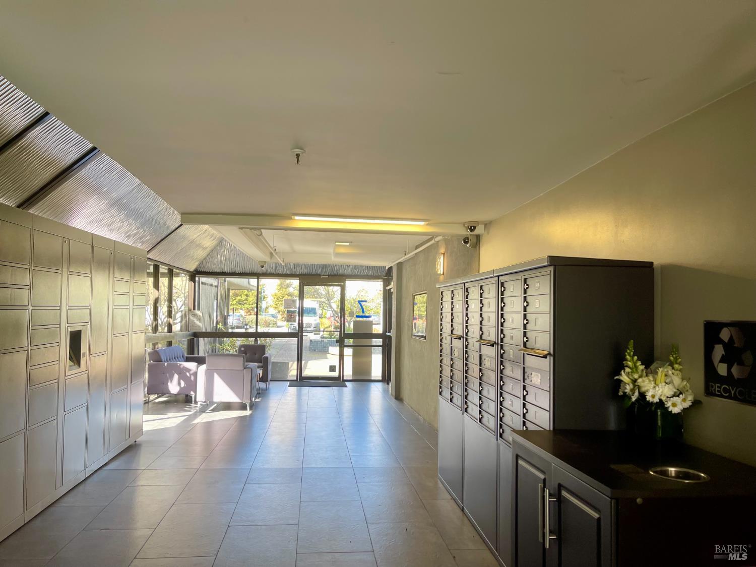 1 Embarcadero W Oakland CA 94607