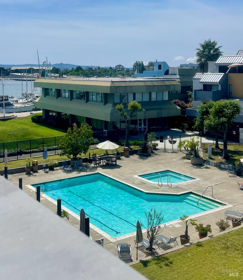 1 Embarcadero W Oakland CA 94607