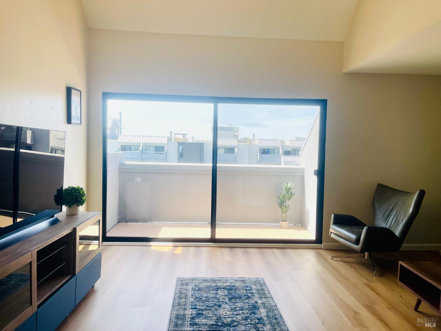 1 Embarcadero W Oakland CA 94607