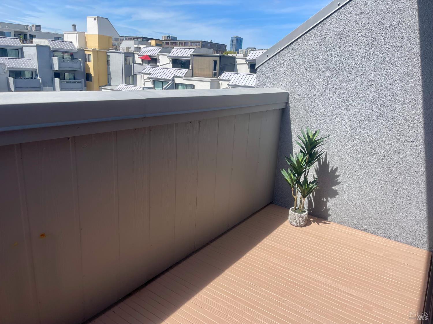 1 Embarcadero W Oakland CA 94607