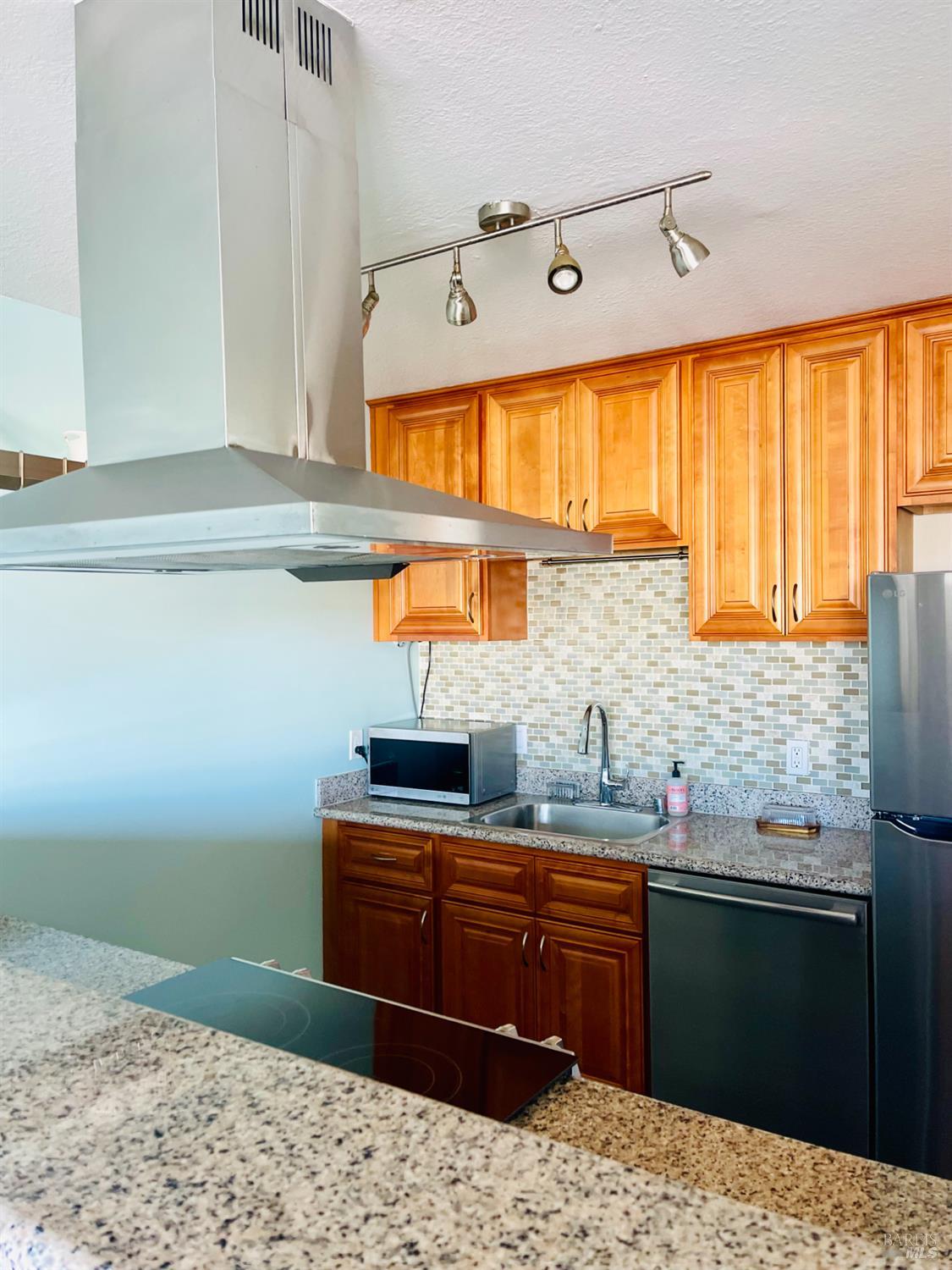 1 Embarcadero W Oakland CA 94607