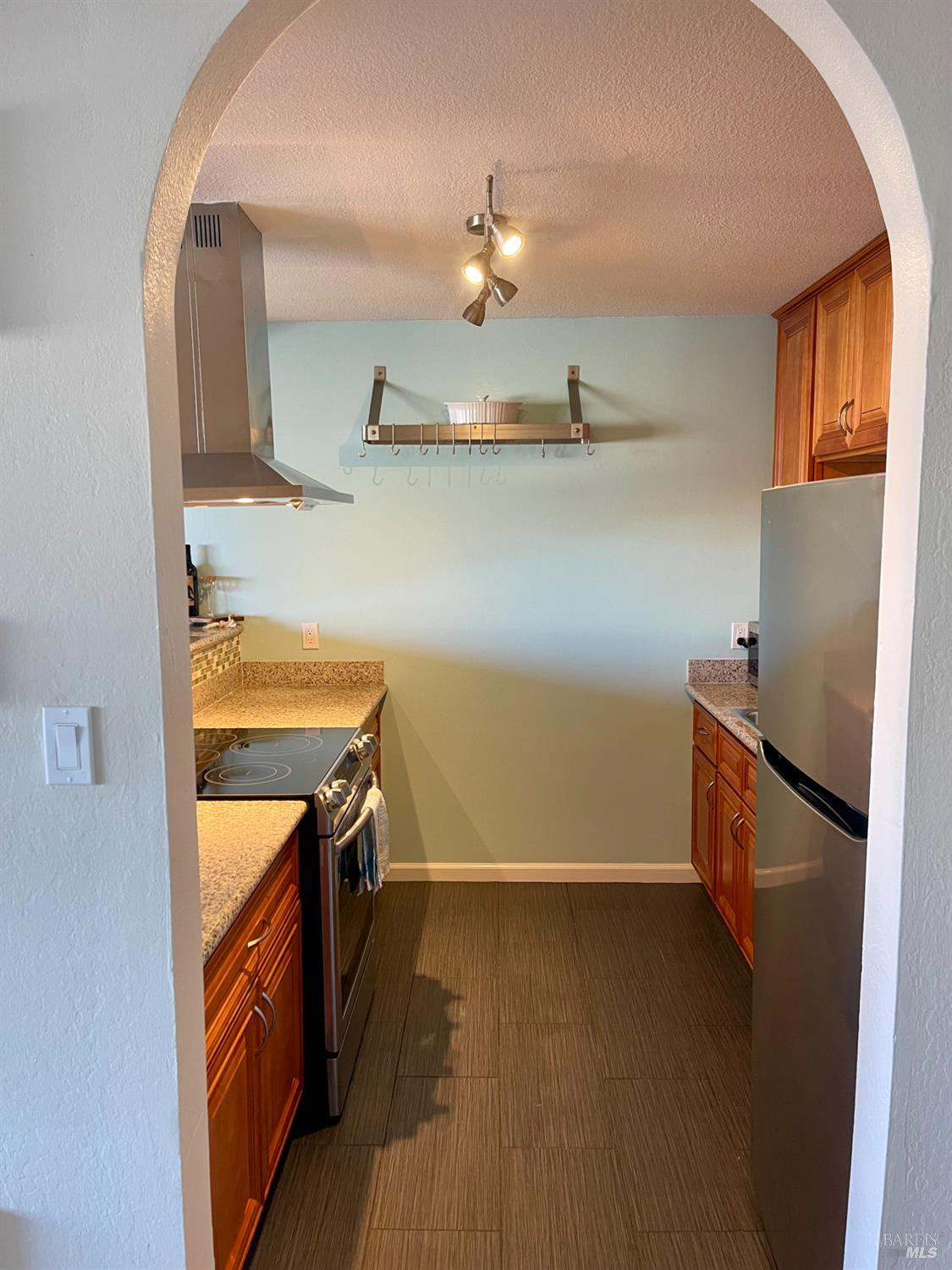 1 Embarcadero W Oakland CA 94607