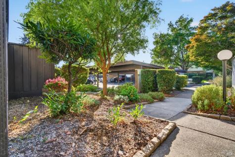 1713 Las Pravadas Court Santa Rosa CA 95409