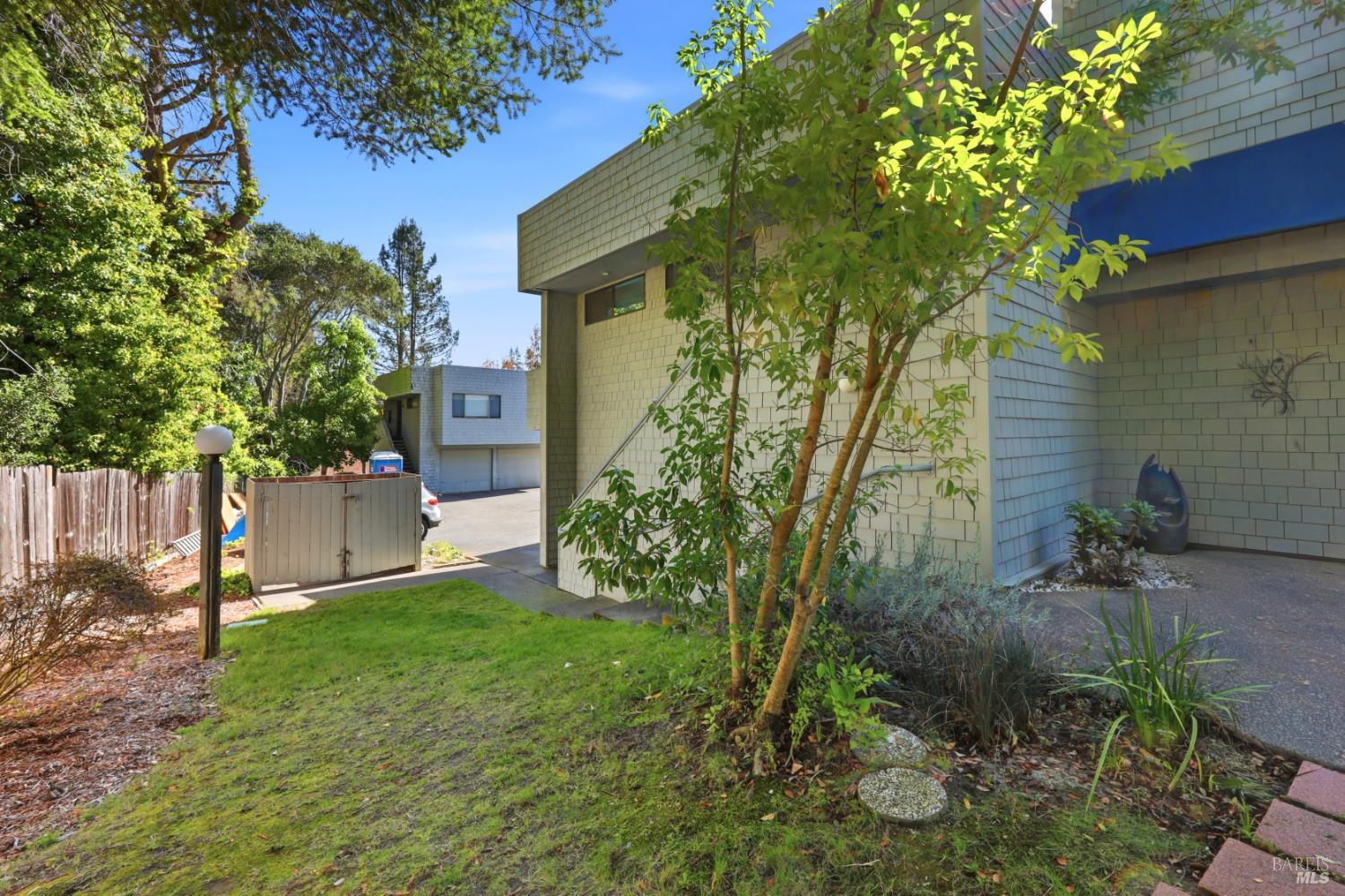 105 Virginia Avenue Sebastopol CA 95472