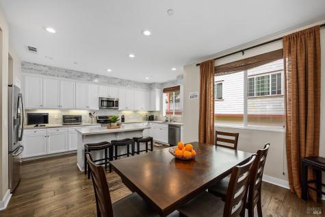 228 Johnson Street Windsor CA 95492