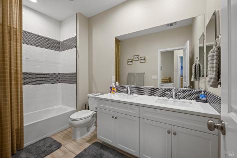 228 Johnson Street Windsor CA 95492