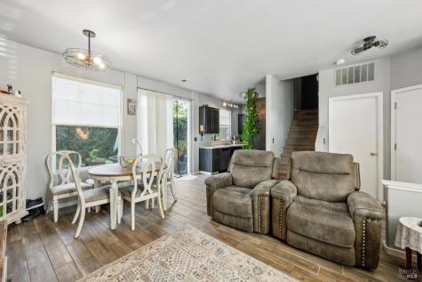 1507 Pinebrook Place Santa Rosa CA 95403